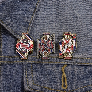 Set de pines esmaltados de personajes de póker con bordes dorados en chaqueta vaquera