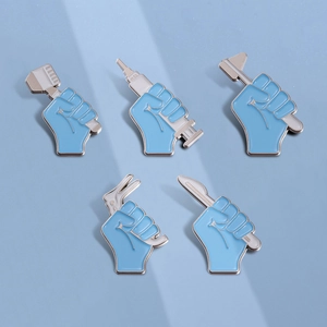 Medical Theme Alloy Enamel Brooch Pin For Nurse Doctor Student Blue Fist Holding Surgical Tool Syringe Badge Lapel Jewelry Gift