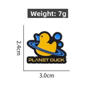 Broche créative Planet Duck en émail jaune et bleu, insigne en métal de 3,0 cm pour vêtements