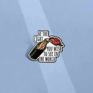 Brennende Flasche Emaille Pin Motivierendes Zitat Be The Light You Wish To See In The World Legierung Brosche Schmuck