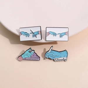 Pin's en Émail Thème Médical Cadeau Créatif Chirurgien Docteur Badge en Alliage de Zinc steady Main Seringue Bistouri Broche pour Infirmière Étudiant Décoration Vêtements