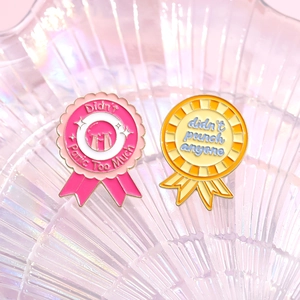 Colorful enamel medal pins featuring motivational quotes didn't panic too much on metal