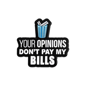 Broche en émail avec texte 'Your Opinions Don't Pay My Bills' et illustration de corbeille