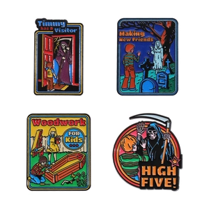 Lot de quatre pins en émail squelette cartoon avec motifs d'humour noir pour Halloween