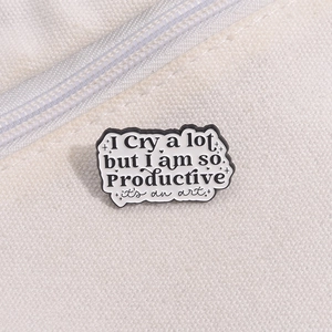 Emaille-Anstecknadel mit Spruch I Cry a lot but I am so Productive auf Canvas Hintergrund