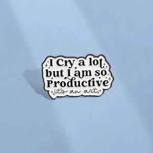 Künstlerische Emaille Brosche Slogan I Cry A Lot But I Am So Productive It Is An Art Zinklegierung Anstecknadel Für Kleidung Taschen Dekoration