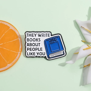 Pin de Esmalte Creativo Libro DSM-5 Frase They Write Books About People Like You Broche de Aleación Para Chaqueta Mochila Regalo Unisex