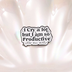 Unregelmäßige Emaille-Brosche mit kreativem Spruch und modernem Schwarz-Weiß-Design