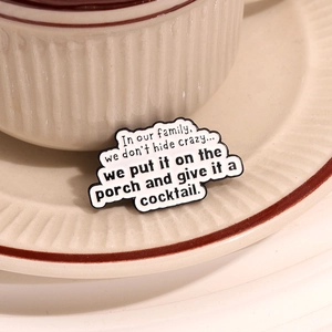 Pin en Émail Citation Familiale Drôle Broche Humoristique Forme Nuage Blanc Badge en Alliage de Zinc pour Vêtements Sac à Dos