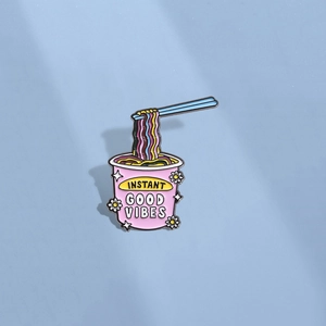 Cartoon Kreative Rosa Instant Nudeln Emaille Pin Essstäbchen Cup Nudeln Brosche Instant Good Vibes Gänseblümchen Abzeichen Legierung Schmuck Für Rucksack