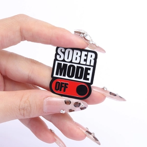 PVC-Schuhanhänger mit Sober Mode Off Textdesign für Clog-Dekoration