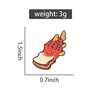 Detail view of cartoon fish brooch showing 3g weight and size dimensions on white backdrop