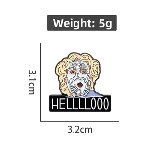 Détail du pin's émaillé Mrs. Doubtfire avec les dimensions et le poids de l'accessoire
