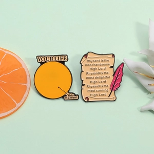 Lot de pins en émail minimalistes avec badge de citation et plume sur parchemin
