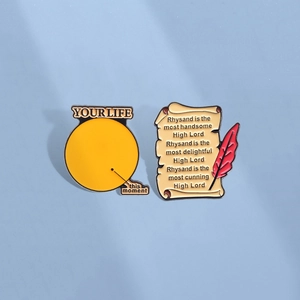 Minimalistische Legierung Emaille Brosche Pin Literarische Schriftrolle Feder Zitat Abzeichen Motivierender Schmuck
