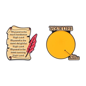 Badges minimalistes en émail plume et citation en alliage de zinc pour vêtements