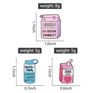 Tableau des tailles détaillé des épinglettes en émail avec motifs de jus et bouteille
