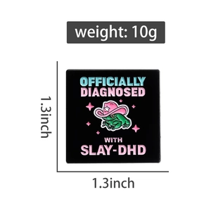 Pin's émaillé grenouille verte avec chapeau de cowboy rose et texte SLAY-DHD, 3,3 cm