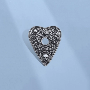 Broche Gothique en Forme de Cœur Ouija Planchette en Alliage de Zinc Argent Antique Avec Motif Soleil Lune Crâne Lettres Pour Vêtements Bijoux Unisexes
