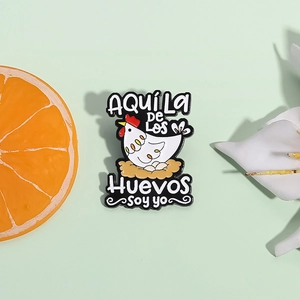 Funny Cartoon Mother Hen Brooding Eggs Enamel Brooch Pin Spanish Quote Badge Jewelry Gift Alloy Badge For Clothes Bags