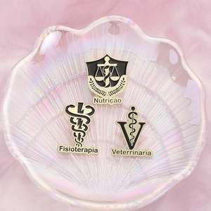 Lot de trois broches médicales dorées vintage avec Caducée et symboles de santé