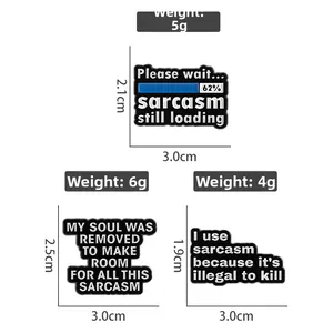 Detailansicht der Sarcasm Progress Bar Pins und lustiger Sprüche auf Emaille-Badges