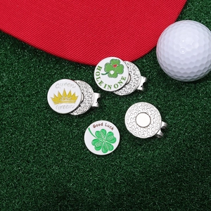 Set haut de gamme marque-balle de golf et clip de chapeau avec motifs trèfle et couronne