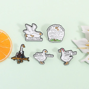 Insigne de Revers en Émail Cartoon Silly Goose en Alliage de Zinc Cyberhonk Broche Animale avec Citation Humoristique pour Accessoires de Sac à Dos et Vêtements