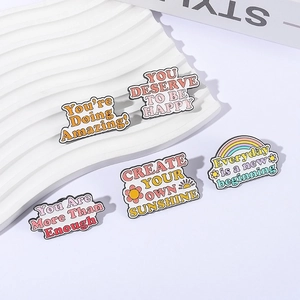 Set di 5 spille smaltate colorate con frasi motivazionali, motivi arcobaleno e sole