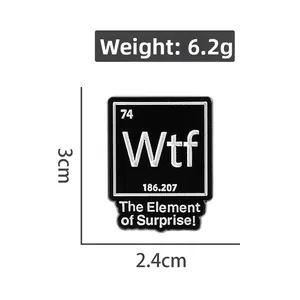 Détail du pin's émaillé élément chimique avec dimensions 3cm et mesure du poids