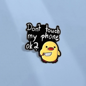 Funny Yellow Duck Holding Knife Enamel Pin Don't Touch My Phone Ok Lettering Cartoon Animal Brooch Badge For Clothing Bags
