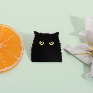 Spilla in smalto gatto nero con occhi gialli per decorare borse e capi d'abbigliamento