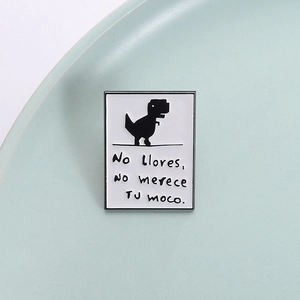 Rectangle enamel pin with black dinosaur silhouette and Spanish humorous text quote