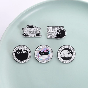 Lustige schwarz-weiße Katzen-Emaille-Pins-Set mit süßen Illustrationen und Sprüchen