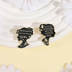 Set di spille in smalto nero con citazioni di Jane Austen e silhouette femminile retrò