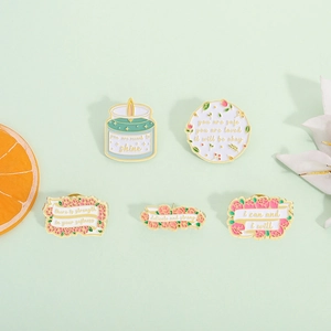 Broche en Émail Inspirante Forme de Fleur Bougie en Alliage Badge Avec Citations de Motivation pour Sac Vêtements Décor