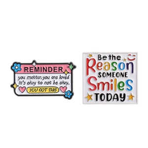 Set de broches en émail inspirantes avec citations positives et motifs arc-en-ciel