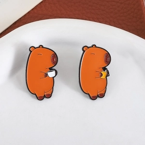 Lot de pins émaillés Capybara mignons avec un capybara tenant un café et un livre