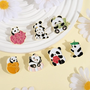 Niedliche Emaille-Anstecknadel-Kollektion mit Pandabär, Löwentanz und Blumenmotiven in Gold