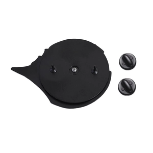 Détails de l'envers de la broche noire mate avec double attache et fermoirs papillon