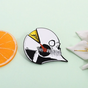 Broche en émail créative avec design de jauge à essence crâne et indicateur EMPTY