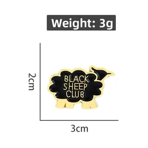 Détail du badge Black Sheep Club en émail montrant les dimensions 3x2cm et le poids de 3g