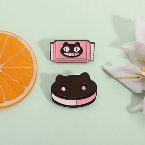 Spilla in Smalto per Biscotti Sandwich con Gatto dei Cartoni Animati Spilla in Lega di Confezione di Caramelle Rosa Carina Gioielli