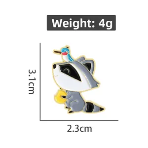 Détail du pin's émaillé raton laveur avec dimensions 3,1 cm x 2,3 cm et poids de 4 g