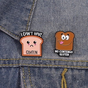 Broches en émail toast dessin animé avec messages sans gluten sur jean bleu