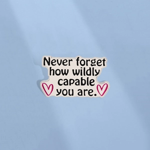 Broche en Émail Inspirante Never Forget How Wildly Capable You Are en Alliage de Zinc Blanc Rose Cœur Badge Décor Cadeau