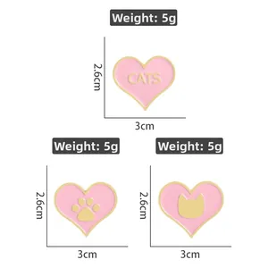 Spécifications de taille pour les épinglettes en émail cœur rose avec chats et pattes
