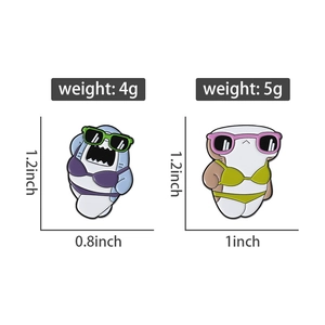 Spécifications de taille pour broches en émail de requins rigolos en bikini et lunettes