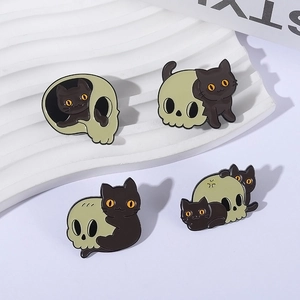 Lot de 4 épingles en émail chat noir et crâne au style Halloween créatif pour sacs