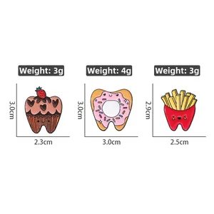 Détail de broches en émail mignonnes cupcake, donut et frites avec taille et poids